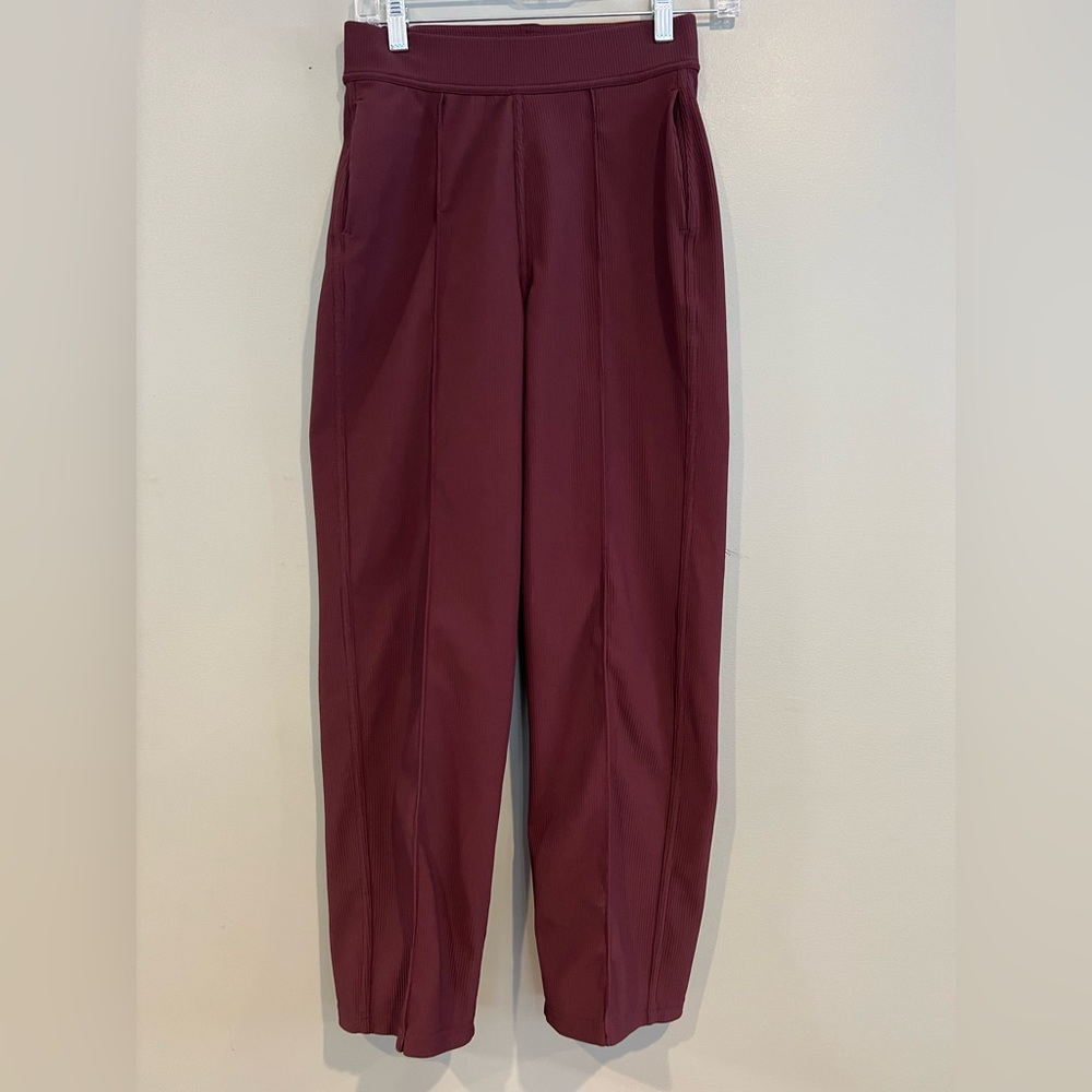 Lululemon Urban Strides Super High-Rise Pants 25”. Women’s size 4